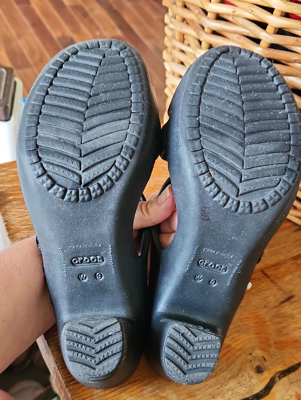 Crocs sz 9 Black Strappy Heel Sandals - Picture 11 of 14